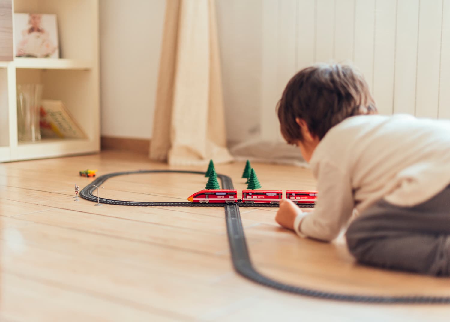 un niño debe jugar solo un niño debe jugar solo